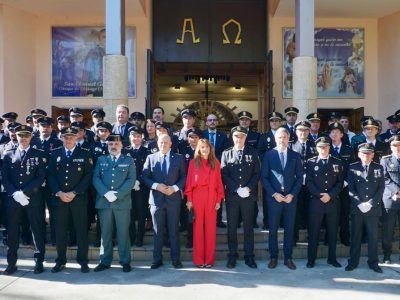 Mijas homenajea a su Policía Local con la entrega de medallas y felicitaciones con motivo del Día del Patrón