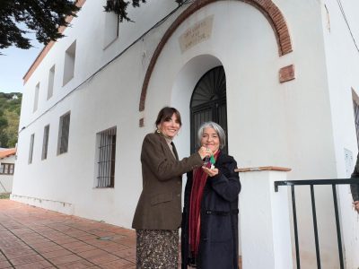 El Ayuntamiento de Mijas cede el antiguo cuartel de la Guardia Civil a la Asociación de Familiares de Enfermos de Alzhéimer