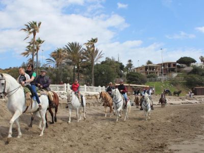 Mijas presenta una nueva edición de la Ruta Ecuestre por la playa