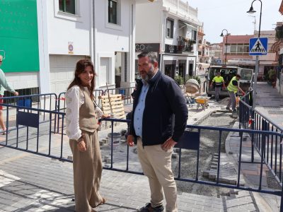 El Ayuntamiento de Mijas emprende la remodelación en superficie de calle Marbella en La Cala, una de las principales arterias