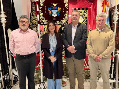 El Ayuntamiento de Mijas incorpora a su patrimonio el pendón municipal, una obra artesanal para representar a la Corporación