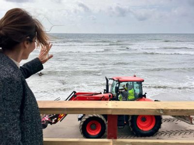 Entra en servicio el tramo de la Senda Litoral que fue derribado por los temporales en El Capricho tras las obras de reconstrucción