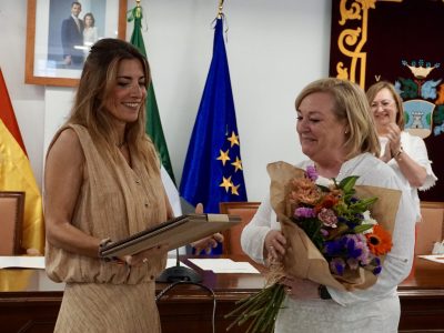 La alcaldesa de Mijas premia las brillantes trayectorias de tres directores de Infantil y Secundaria en el Consejo Escolar Municipal