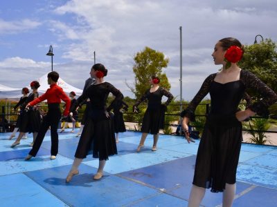 Los alumnos de la UP celebran la IV Cruz de Mayo junto a la Asociación Músico Cultural de Coros y Danzas de Mijas