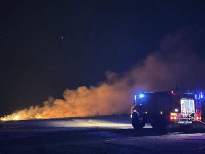 Bomberos de Mijas controlan de madrugada un incendio forestal en Cerrado del Águila