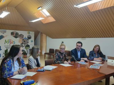 El Ayuntamiento de Mijas da a conocer la campaña ‘Peques sin pantallas’ a los directores de escuelas infantiles municipales