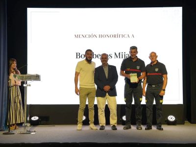 Los Bomberos de Mijas reciben una Mención Honorífica del Ayuntamiento de Casares por su actuación en las inundaciones de febrero