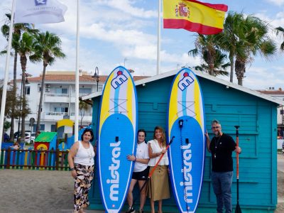 El Ayuntamiento de Mijas prepara un verano lleno de actividades para los más jóvenes en la playa del Torreón de La Cala