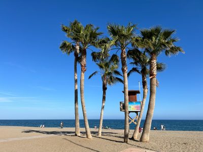 Mijas refuerza el control ambiental de las aguas de arroyos que llegan a las playas y mejora el análisis microbiológico de la arena