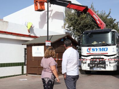 La Concejalía de Servicios Operativos realiza labores de pintura y mantenimiento en la Casa de la Cultura de Las Lagunas