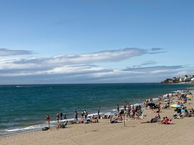Mijas recibe un reconocimiento especial del organismo que entrega las Banderas Azules por la concienciación ambiental en las playas